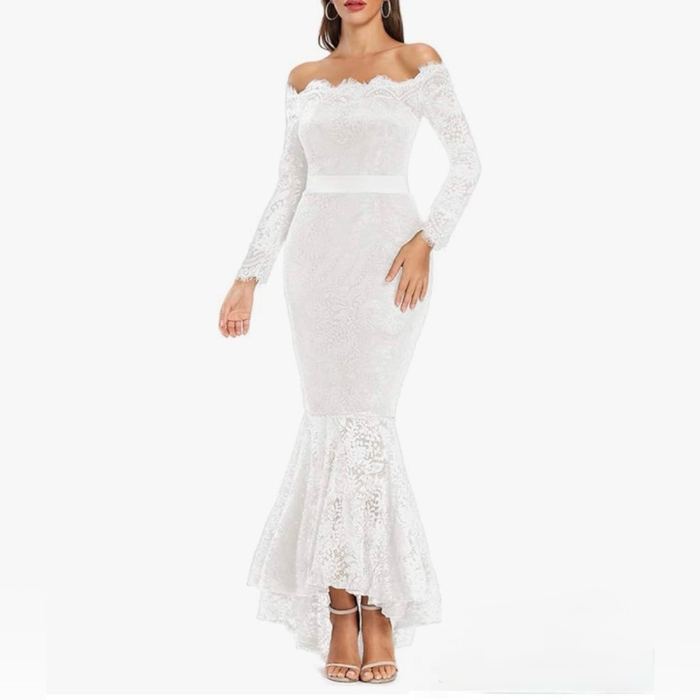 Lace Mermaid dress EUC adorned 
eyelash lace details, off shoulder 
design. Exlg